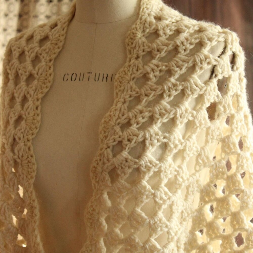 Vintage 1960s 1970s Shawl, Ivory Knit with Fringe Cape or Wrap - Picture 9 of 14